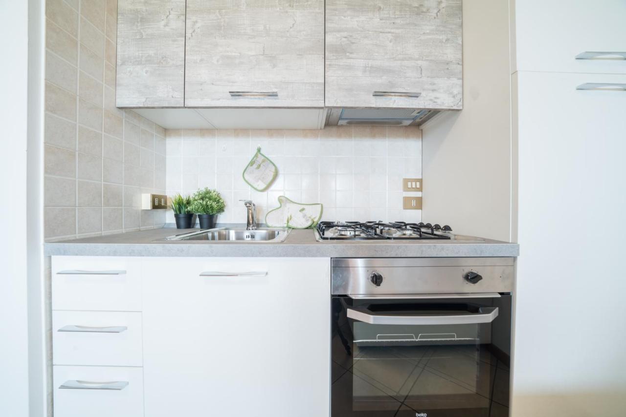 Gardappartamenti Cascinale Pool 데센자노델가르다 외부 사진