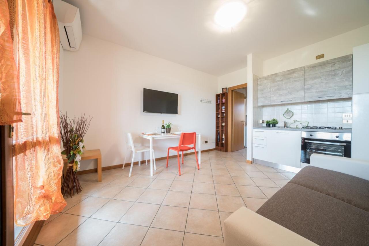 Gardappartamenti Cascinale Pool 데센자노델가르다 외부 사진
