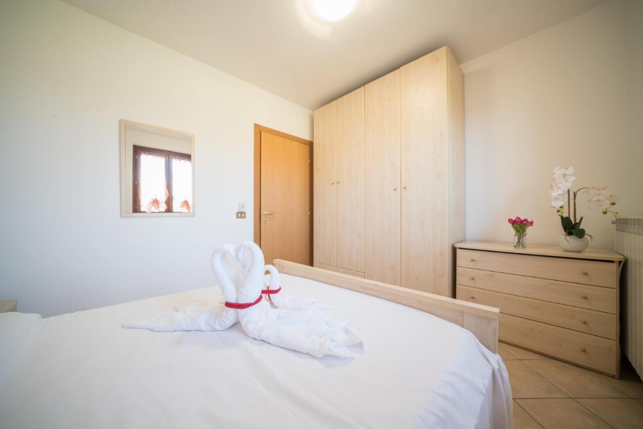 Gardappartamenti Cascinale Pool 데센자노델가르다 외부 사진